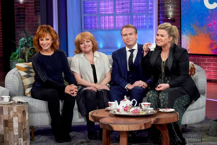 Reba McEntire, Lesley Nicholl, Grant Harold the Royal Butler and Kelly Clarkson on the show