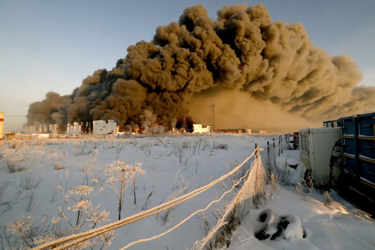 Massive fire in the warehouse of a Russian online store in St. Petersburg