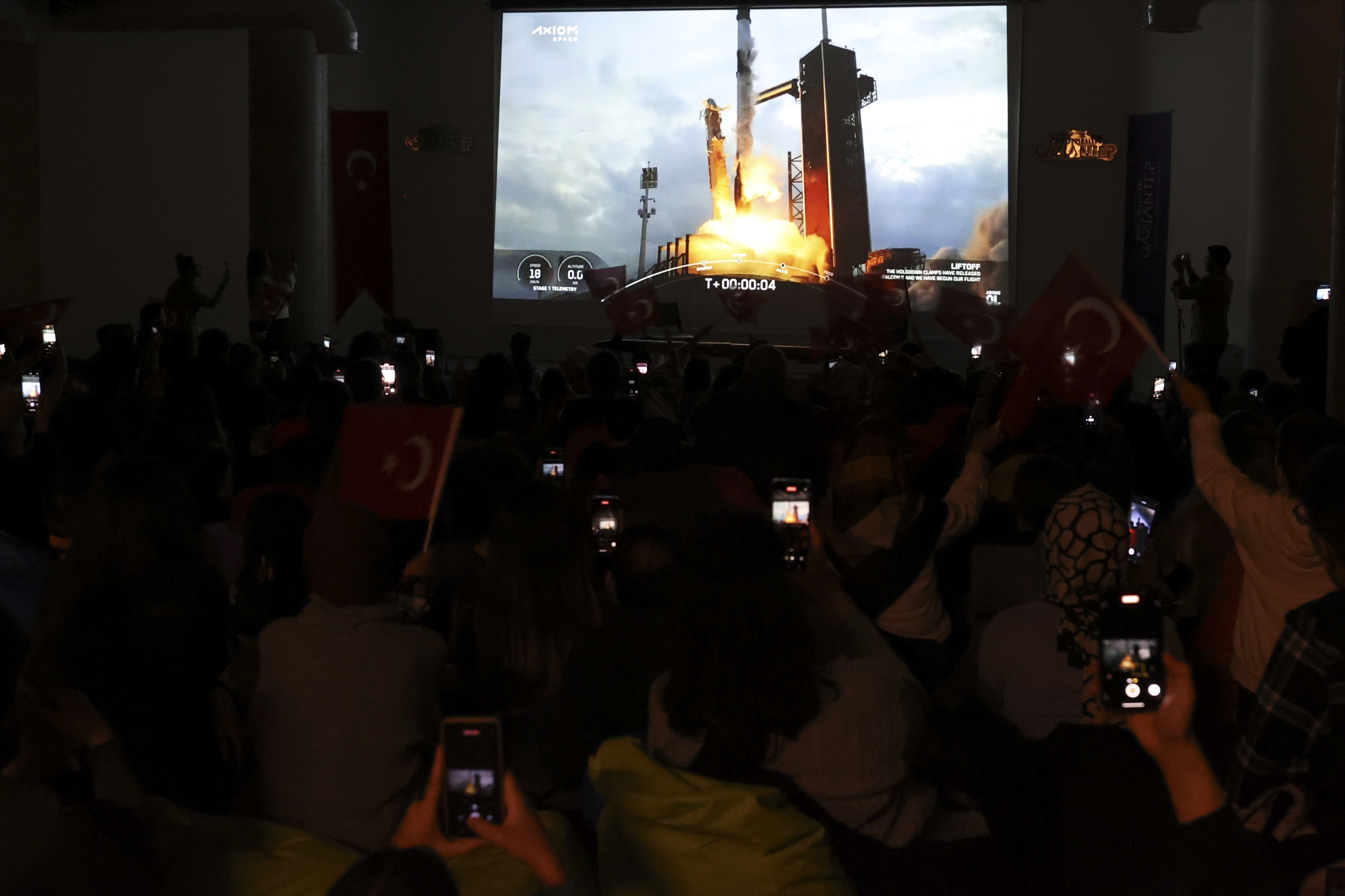 With a crew of four, including the first Turkish astronaut, Axiom Space's Mission 3 arrived at the International Space Station (ISS) this morning for a two-week stay.
