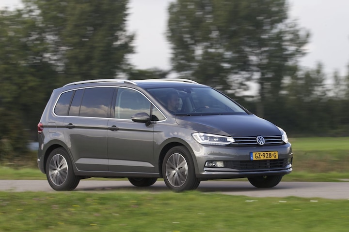 Volkswagen Touran hands-on experience - AutoWeek