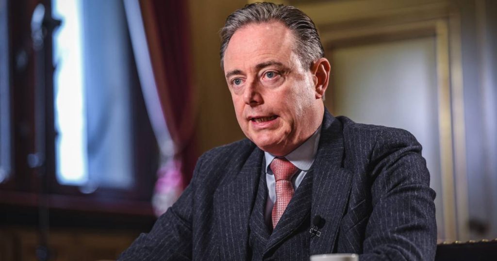 De Wever threatens to open the door to Vlaams Belang: “A federal government without a Flemish majority?  Then people in Flanders could no longer rely on me.”  2024 elections