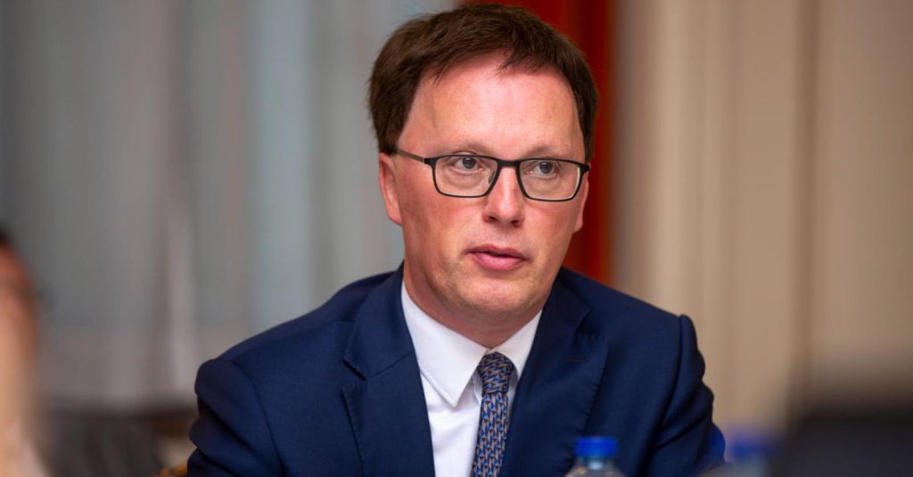 Government bonds or a one-year term deposit account?