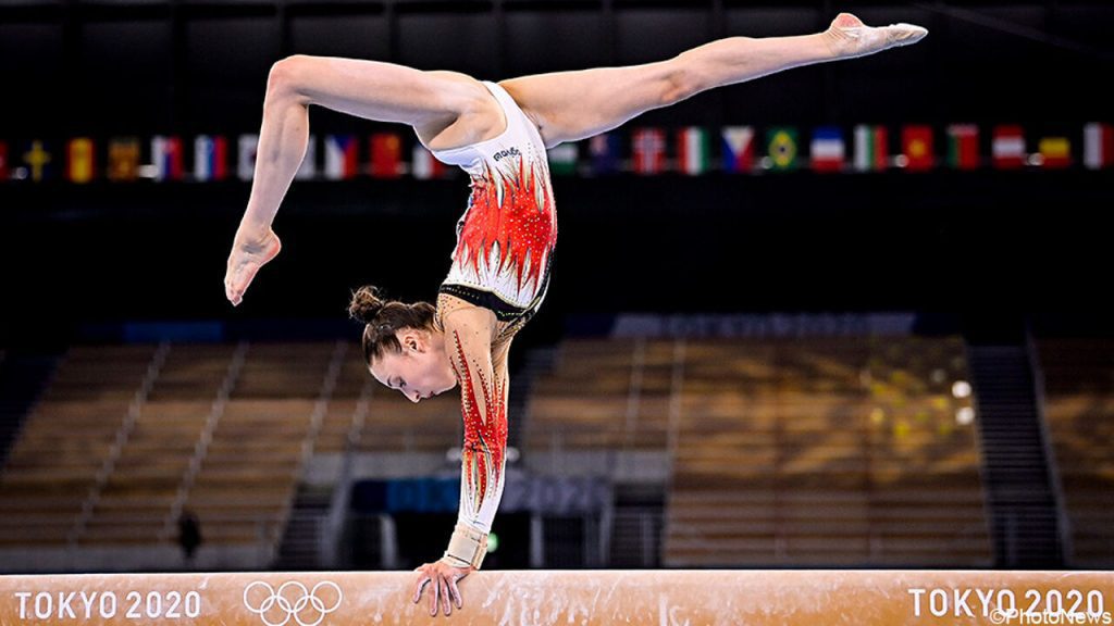 WATCH: Nina Derwael immediately reaches the beam final during her comeback, despite a mistake on the vault