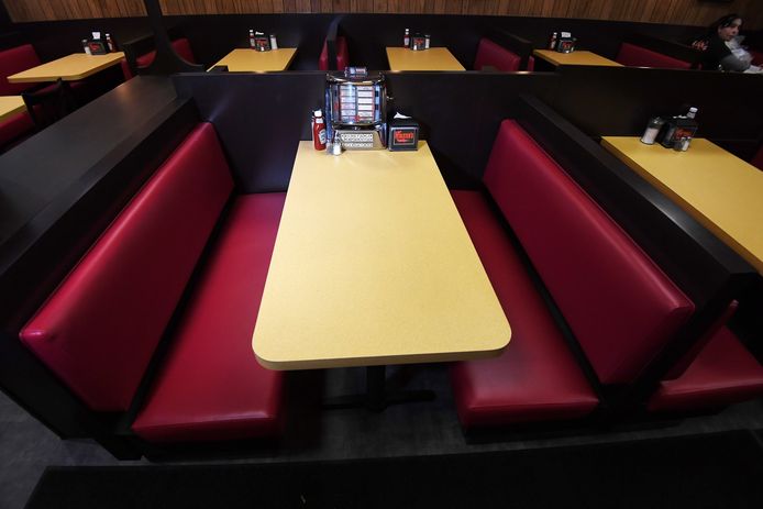 Holsten's in Bloomfield, New Jersey, replaced the worn-out original dining booth from the final scene of The Sopranos with a replica. The original sold for €76,000.