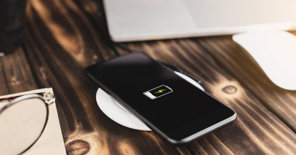 Do you charge your smartphone wirelessly?  It is best to keep these risks in mind  My guide