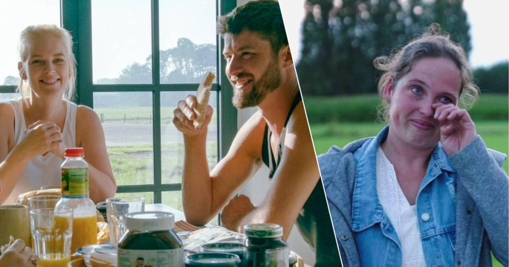 Shy farmer Niels opens his doors and two unexpected guests appear at Farmer Sunny's house in the movie “Farmer zkt Vrouw” |  Farmer looking for a woman