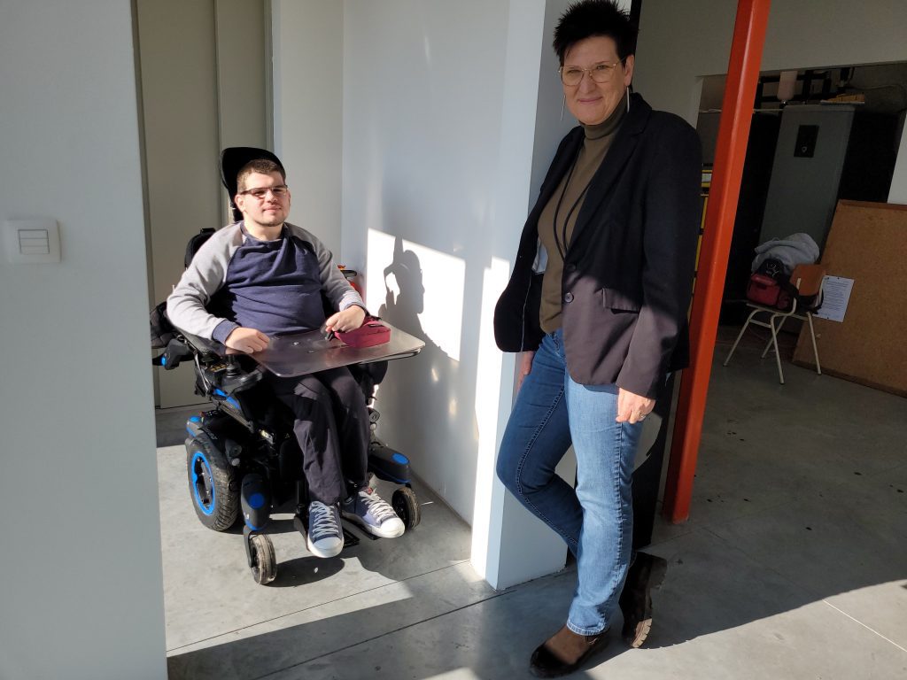 Thanks to the donation, Vincent, a wheelchair user, can work in the same place as his colleagues