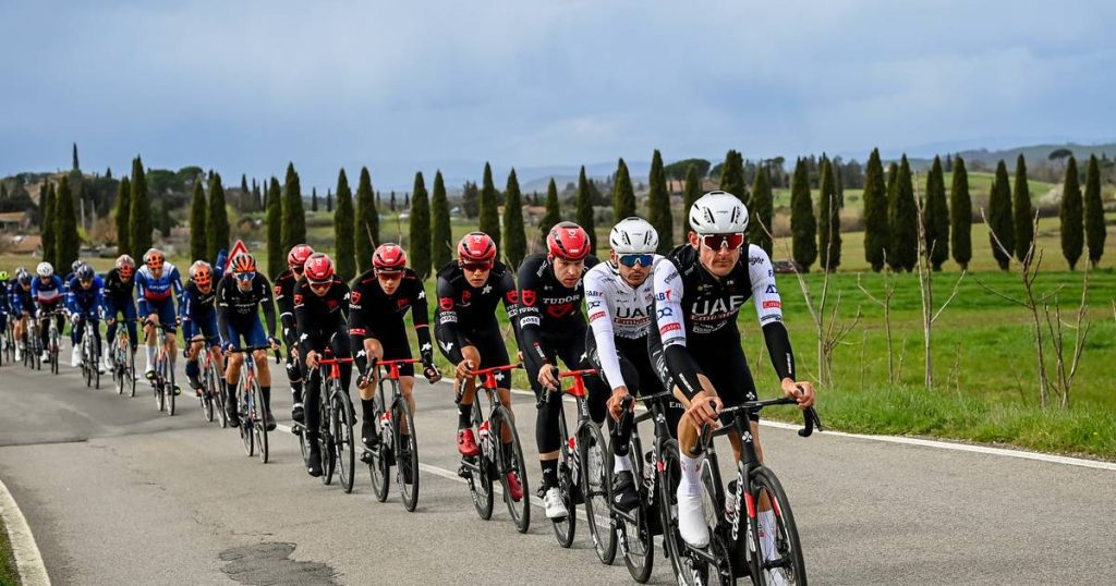 Tirreno-Adriatico live stream |  The leading group of six riders without the Dutch gets space from the peloton |  Cycling