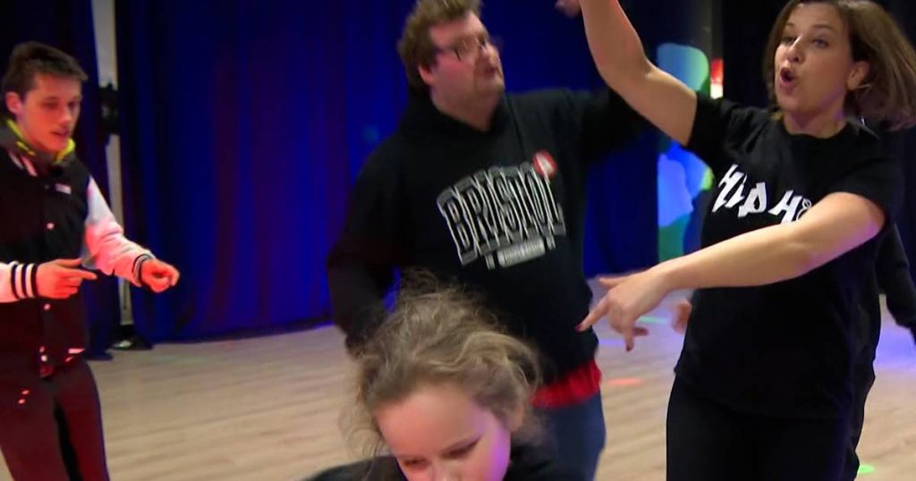 look.  The chatter is back!  High-heeled shoes as they were in the 90s are popular again thanks to Jost Klein |  music