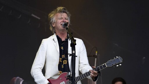 Neil Finn had to audition for Fleetwood Mac  RTL Street