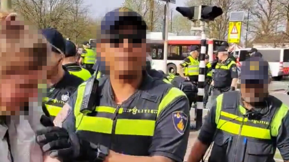 Officer accused of assault during evacuation of XR demonstration: “Hey! Don't touch my neck!”