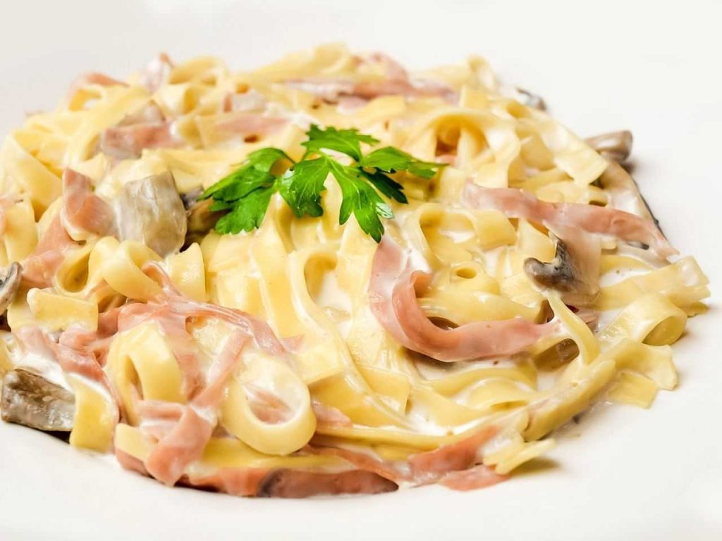 Discover the simple secret behind great tagliatelle with cheese and ham sauce
