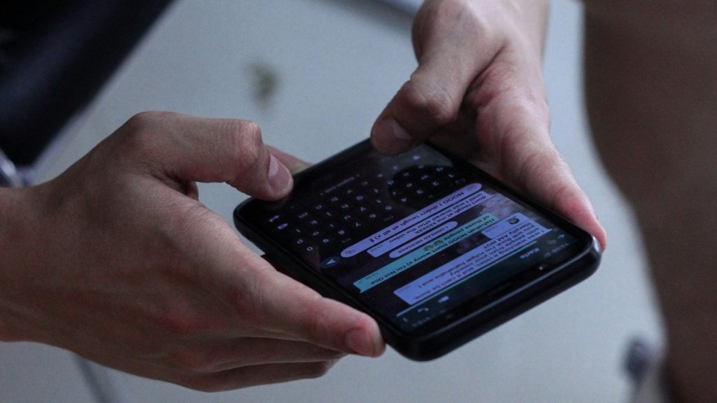 WhatsApp now lets you automatically send photos in HD quality